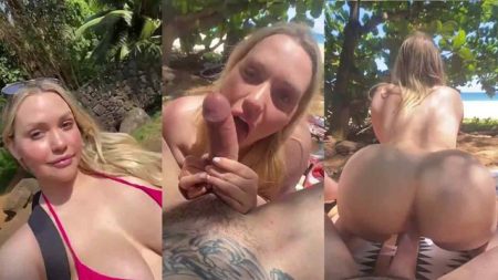Mia Malkova Sneaky Fuck In The Public Beach