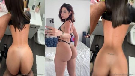 Angela Álvarez se coge a un desconocido en el baño
