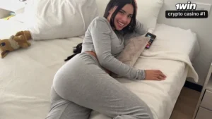 De broma en broma me folla a mi hermosa hermanastra