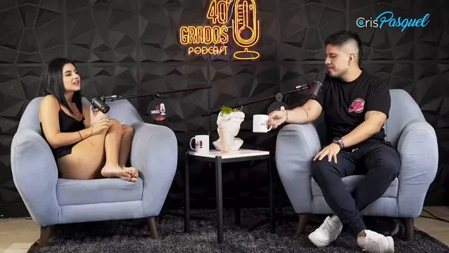 Karen Facundo se desnuda ante Crispasquel en 40 Grados