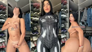 La Nappi esta super cachonda no aguanta y se masturba