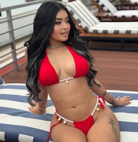Hondureña La Queso en Bikini
