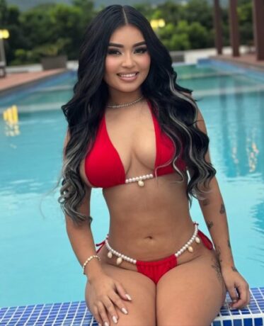 Hondureña La Queso en Bikini